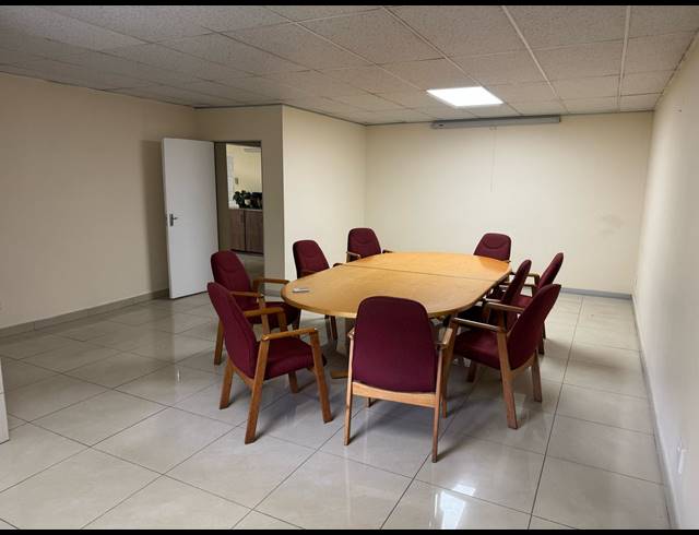 90M² OFFICE TO LET IN BRIARDENE